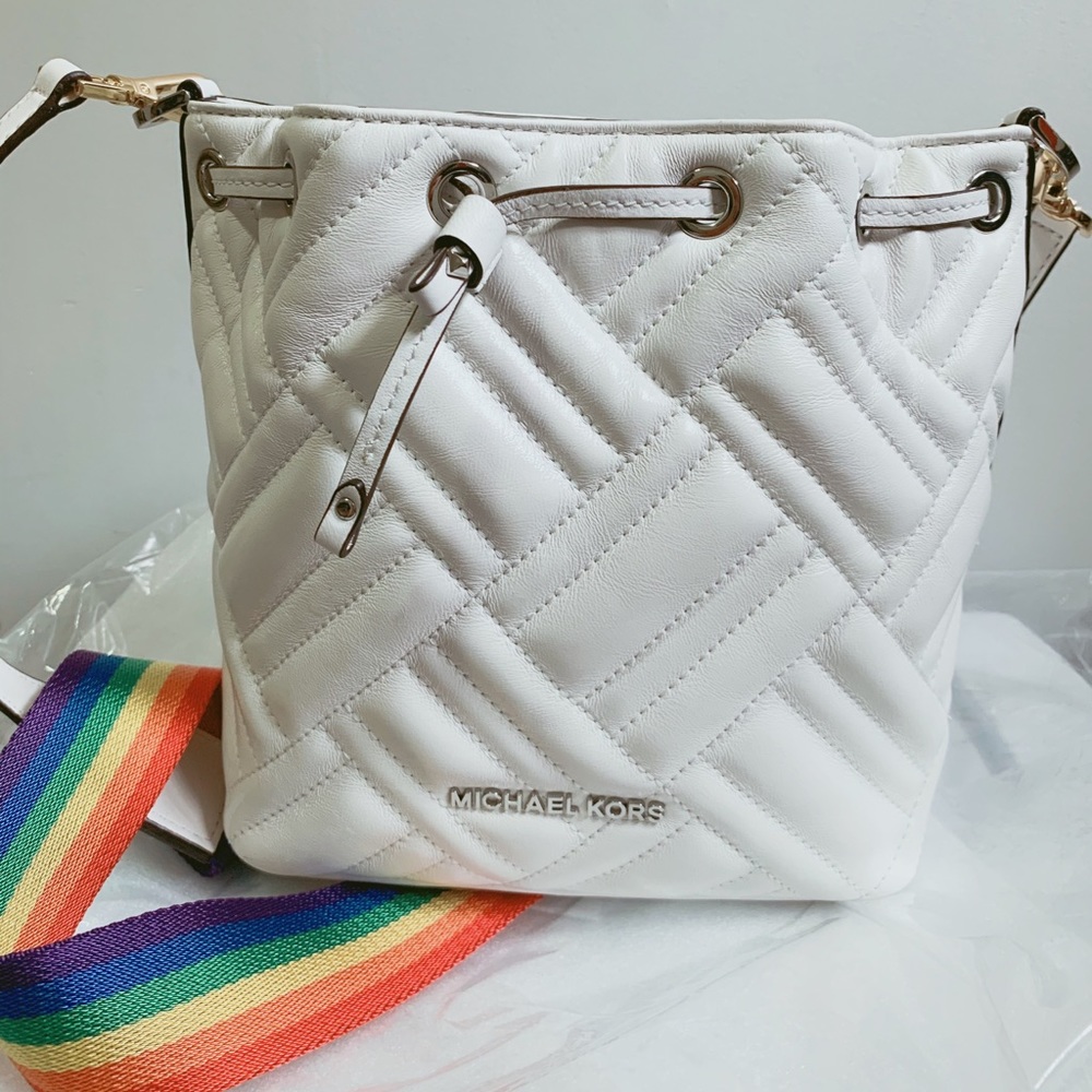 michael kors peyton greenwich crossbody bucket